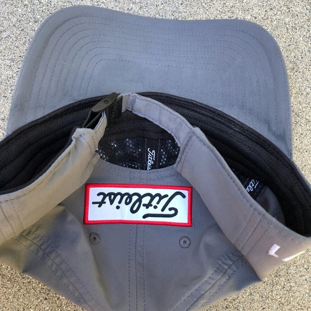 TITLEIST Pro V1 Golf Hat Men's Grey Moisture Wicking Adjustable Cap Lightweight‌ - Picture 5 of 9